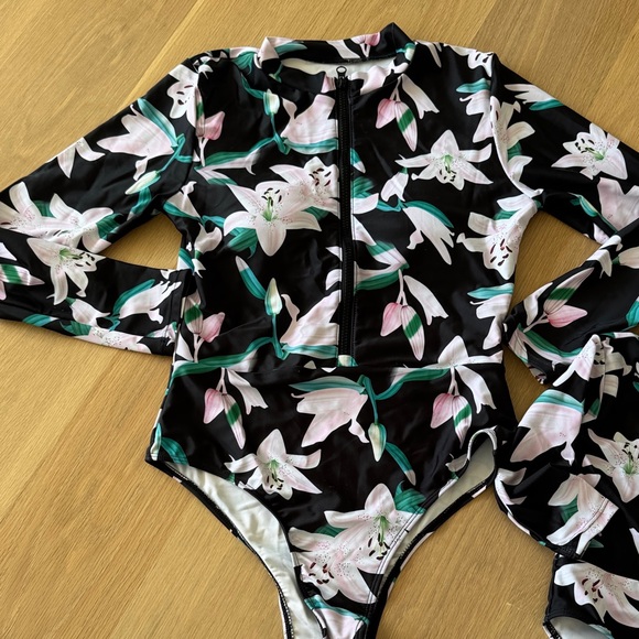 Mommy & Me Matching  Swimsuit Set - Picture 5 of 5